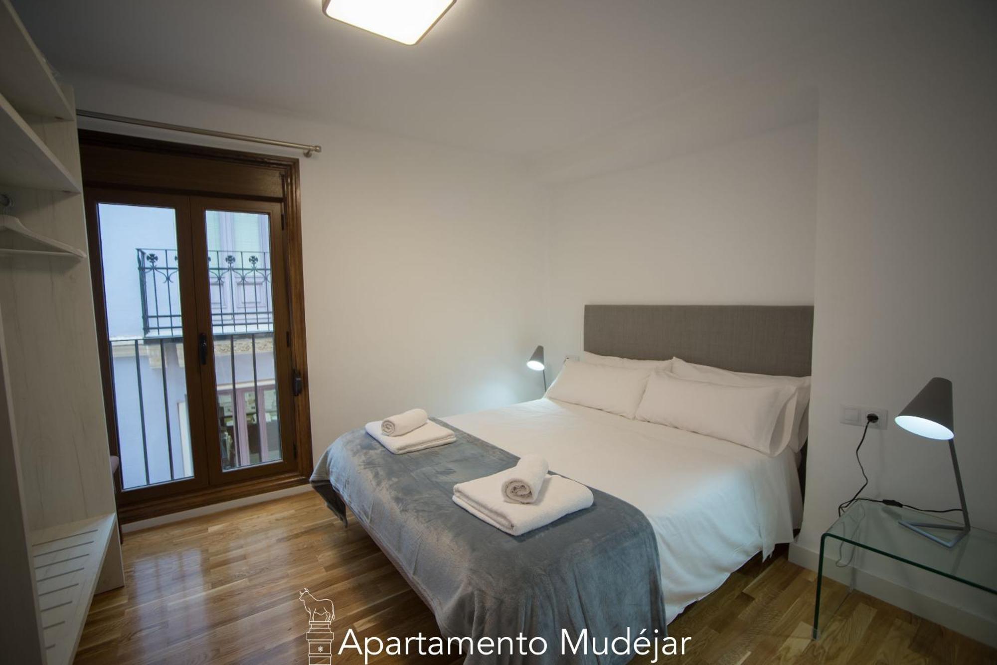 Apartamentos Plaza Del Torico Teruel Dış mekan fotoğraf